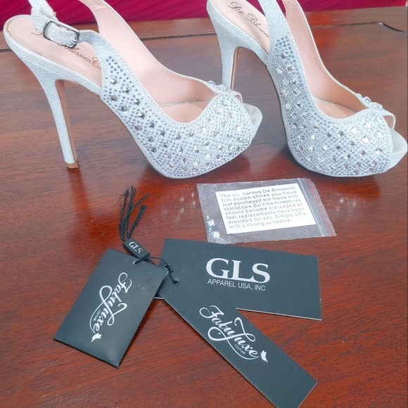 AVAILABLE ONLY IN THE BUNDLE/De Blossom Collection, prom sparkly Heels, size 7.5 - Picture 2 of 16